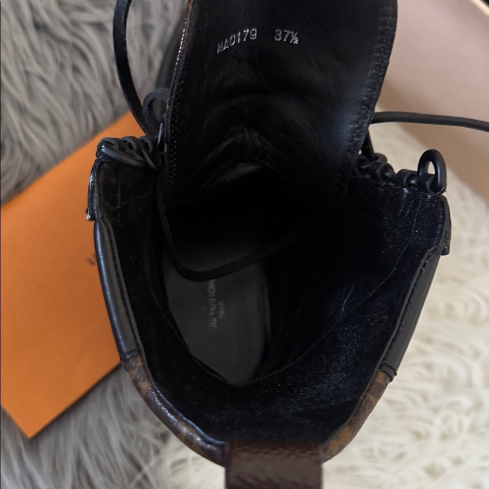 Louis Vuitton
Women's Laureate Platform Desert Boots Suede with Monogram Canvas - Picture 7 of 10